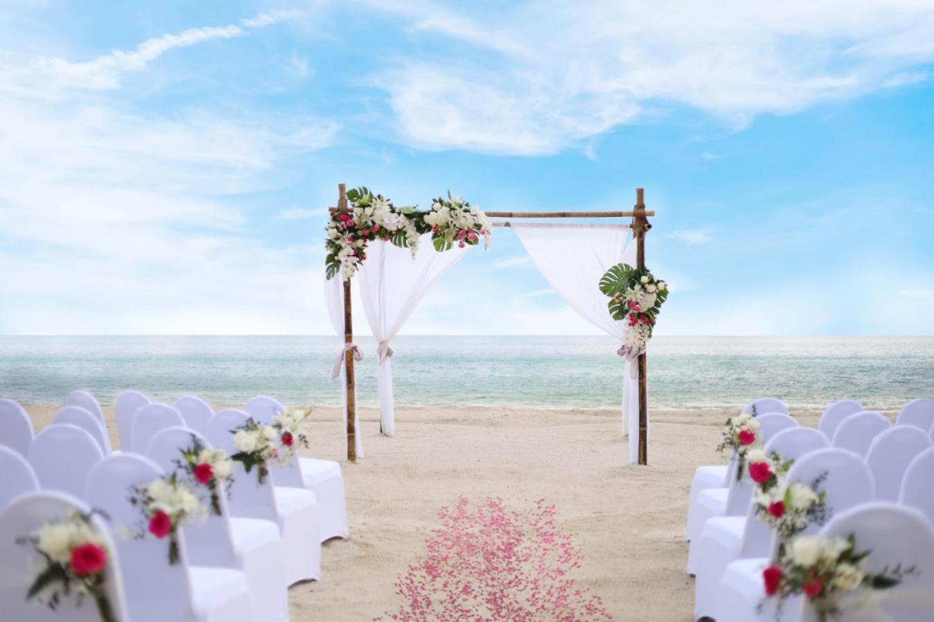 Berjaya Langkawi Resort Pantai Kok Esterno foto A beach wedding