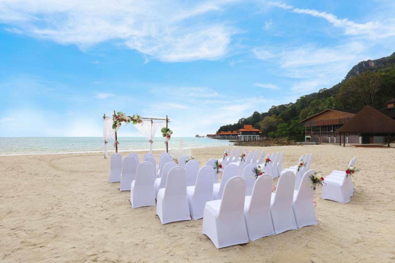 Berjaya Langkawi Resort Pantai Kok Esterno foto Beachfront wedding setup